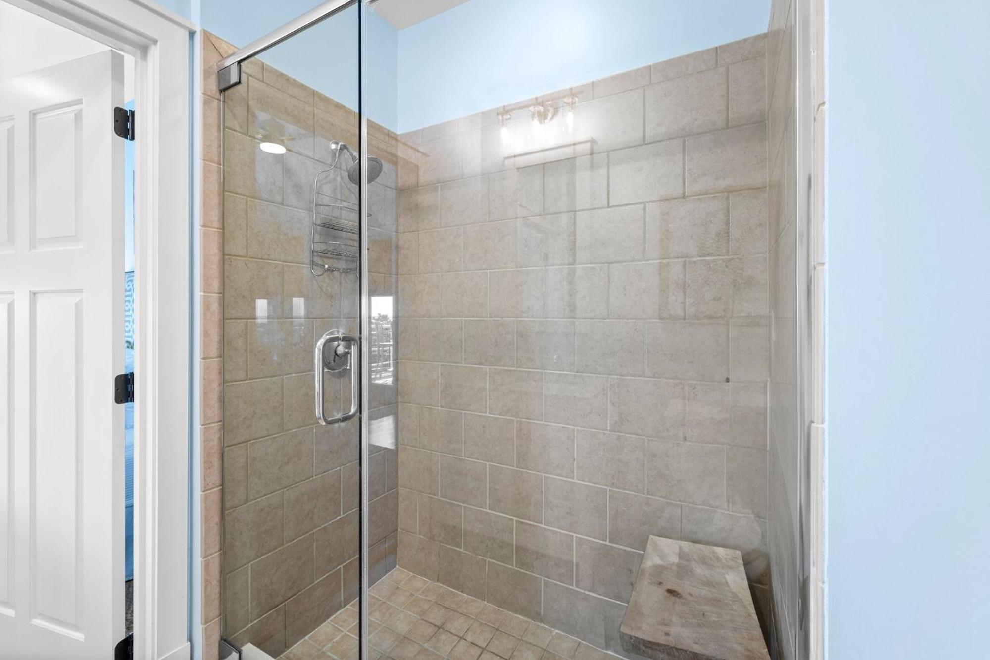 Gulf View Compass Point: Beachside With Pool Access Apartment